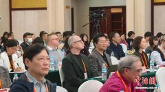 东西问丨约翰·毕比：《易